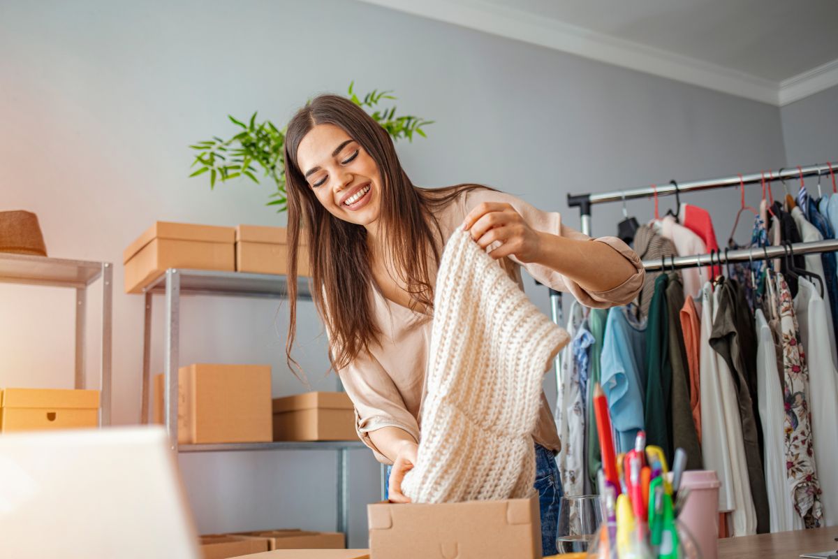 Photo of a woman selling her unused items online.