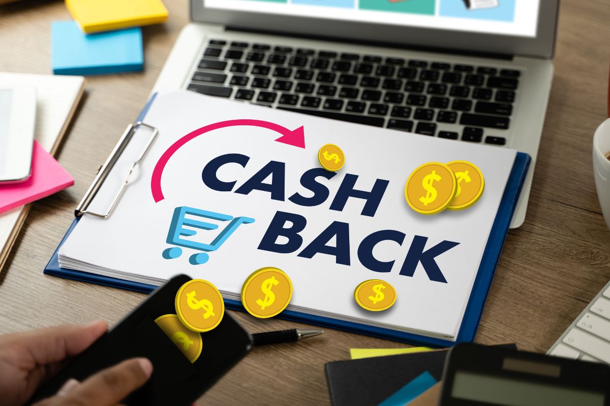 Picture of a paper with cashback wording.
