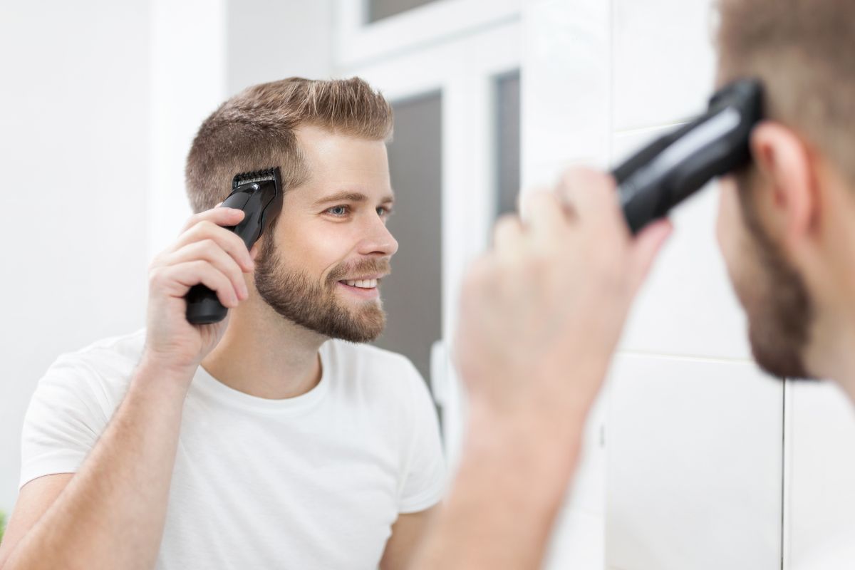 Picture of a man cutting his hair.