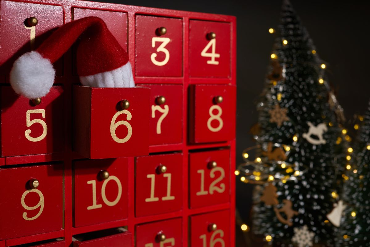 The image shows an advent calendar.
