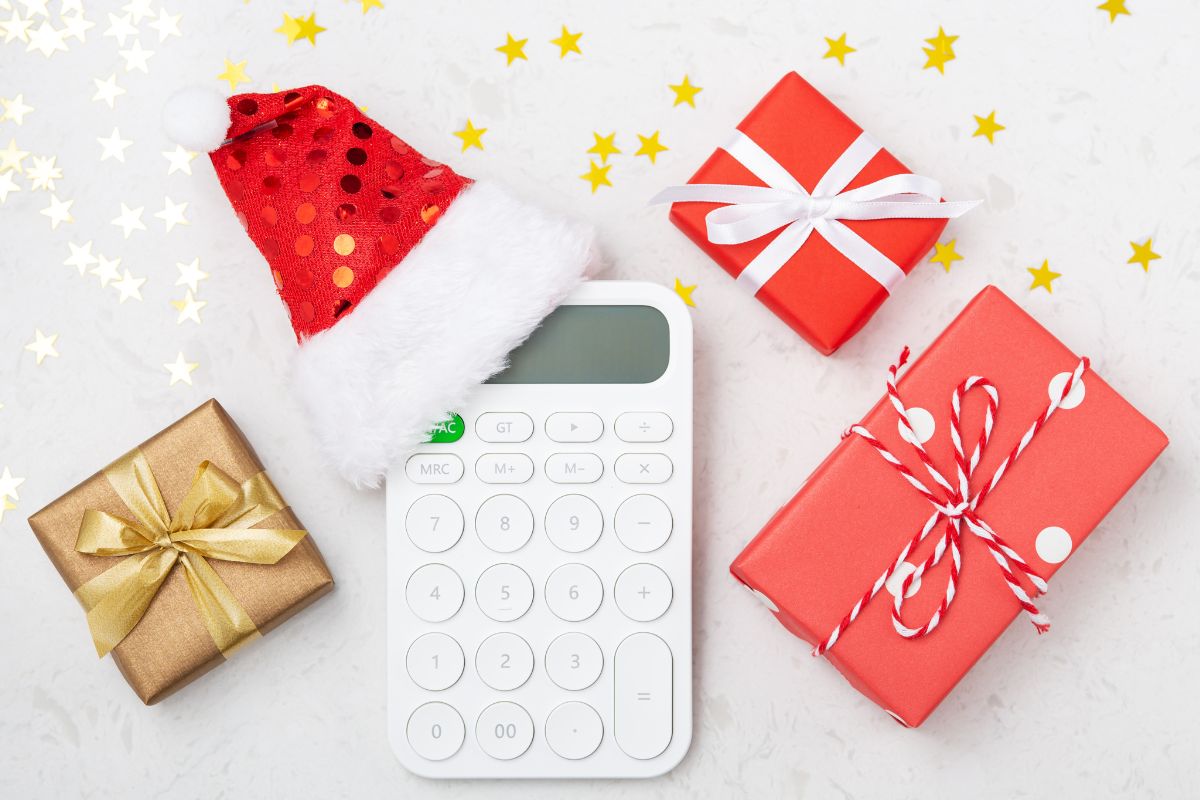 The photo shows gifts and a calculator.