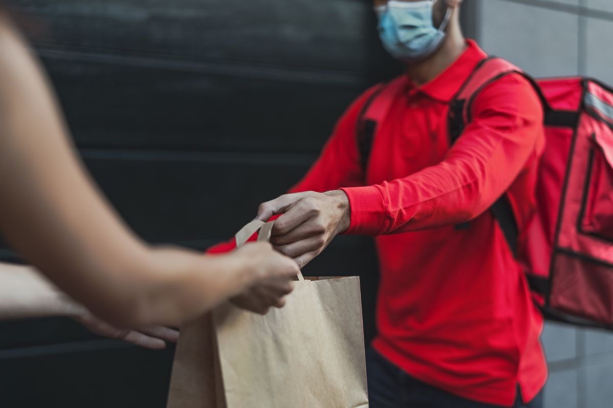 Picture of a delivery man and the customer.