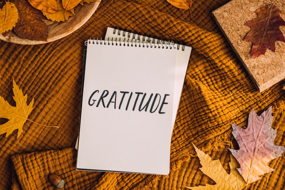 Picture of a notebook with gratitude wording.