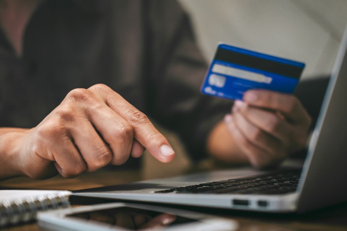 Picture of a man paying a credit card.