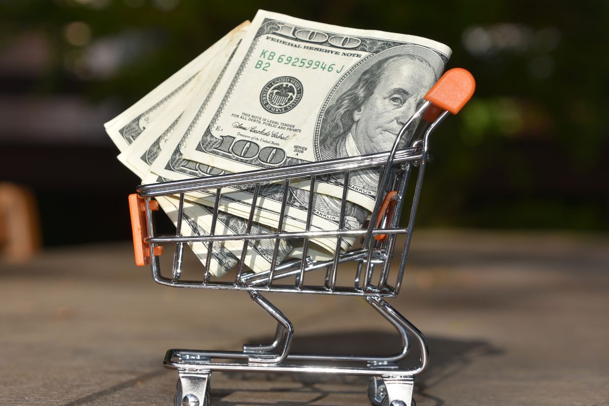 Image of a cart and money.
