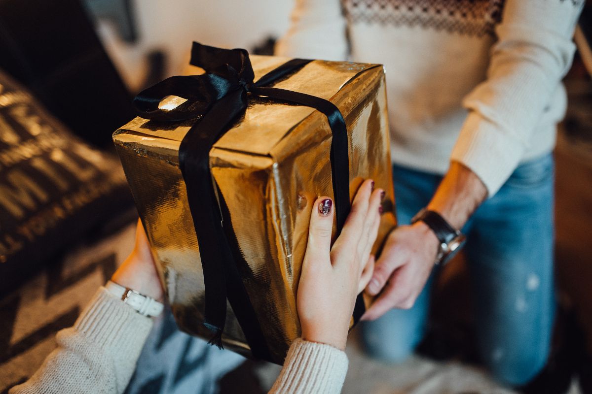 Photo of a man giving a gift to a woman.