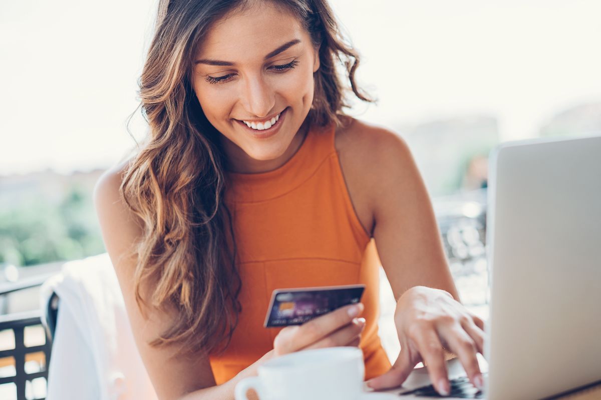 A woman is paying with a credit card online.