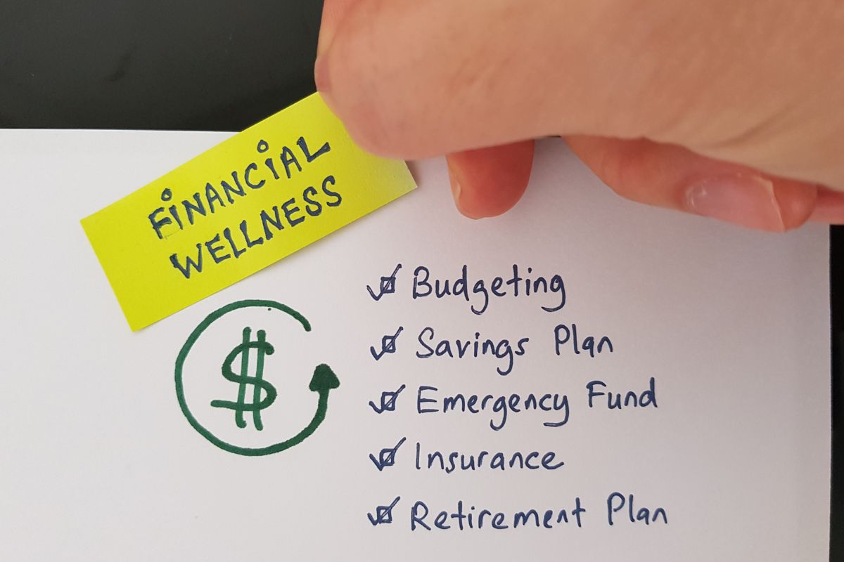 Picture of a paper with financial advice.