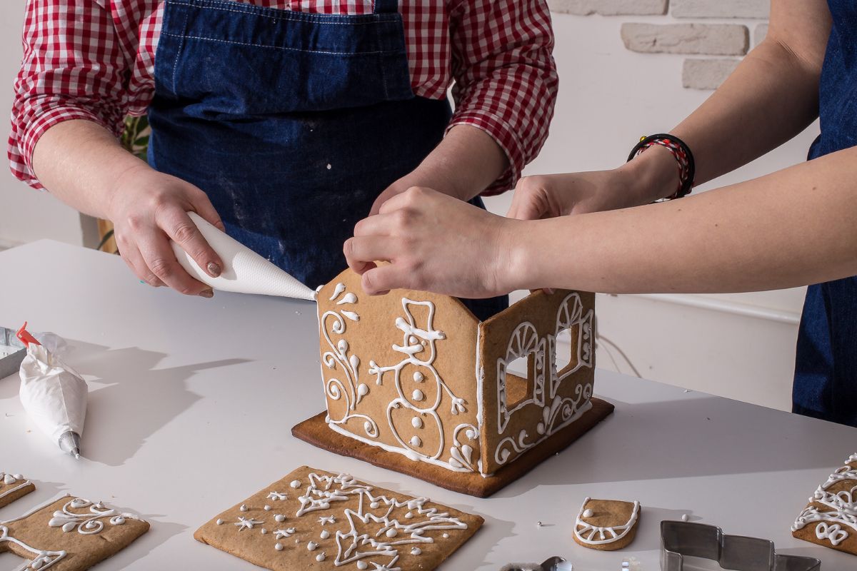 Image of two people making a gingerbread.
