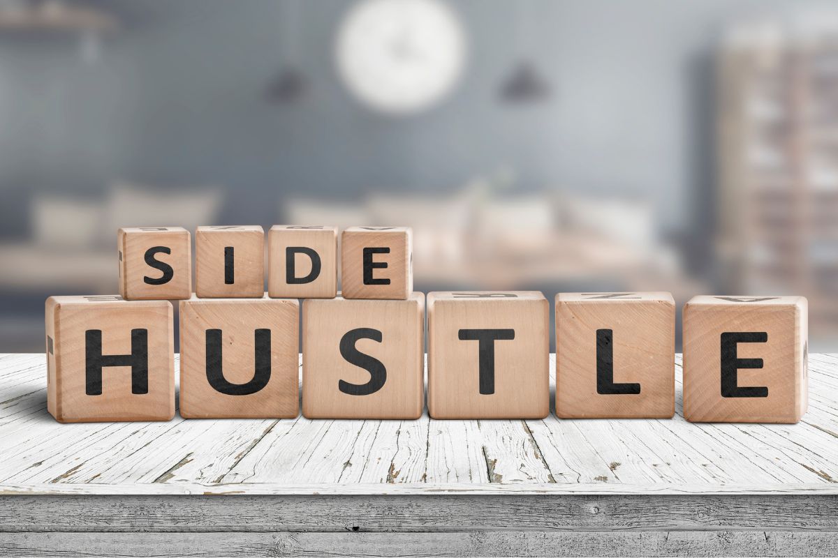 Image of a side hustle wording.