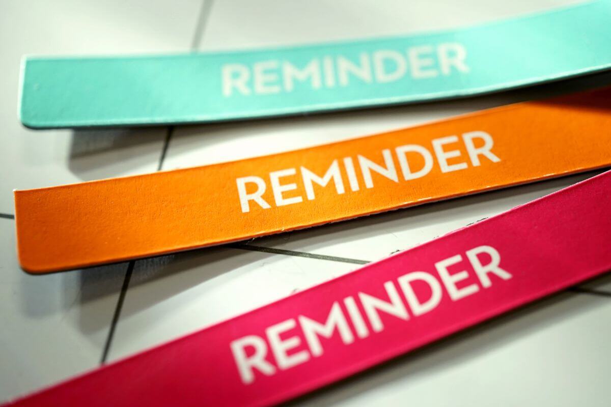 The image shows a tag with notes to set reminders to adjust retirement contributions annually and to ensure you don't miss chances to grow your contributions.