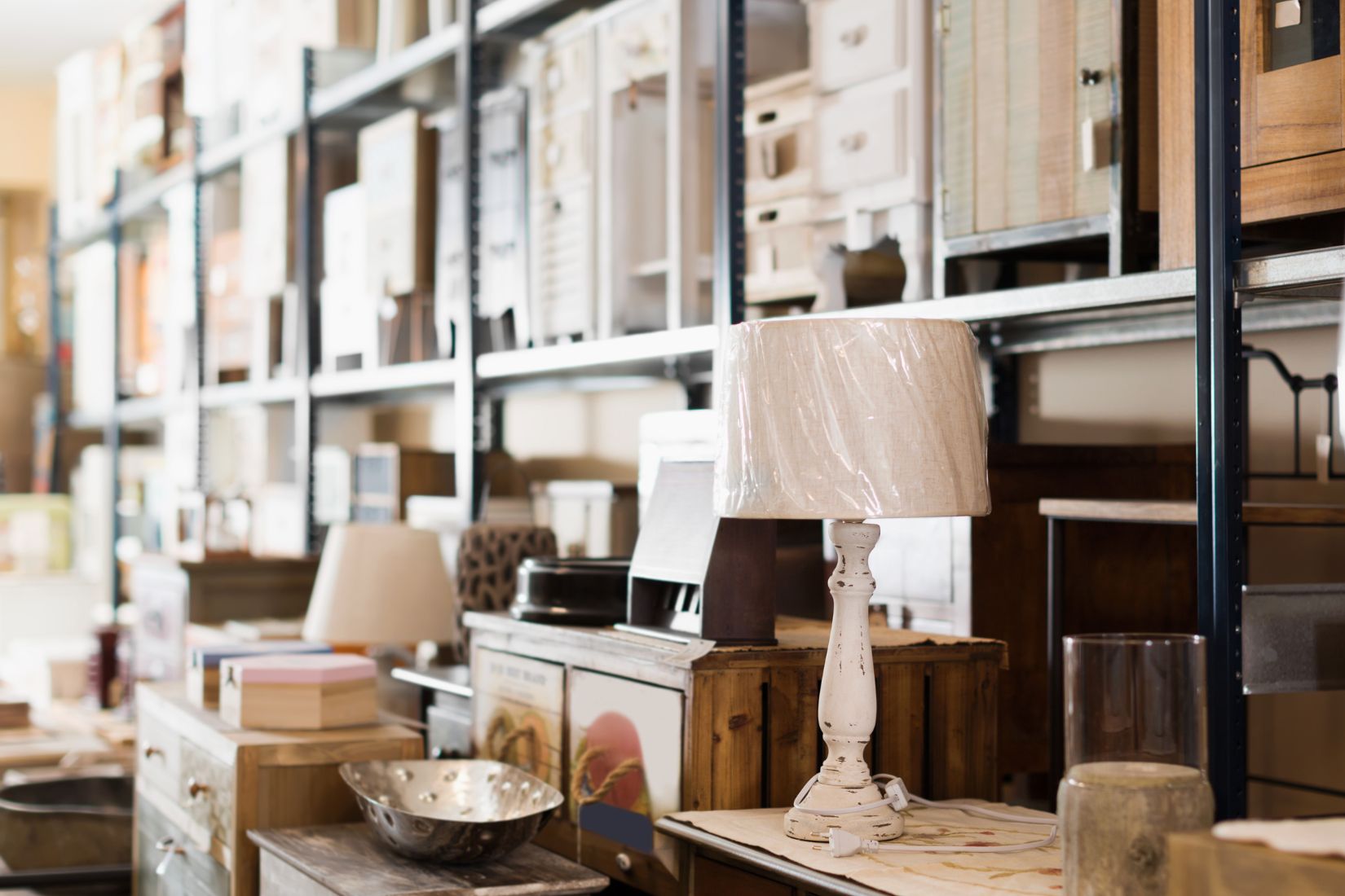 The photo of secondhand items.