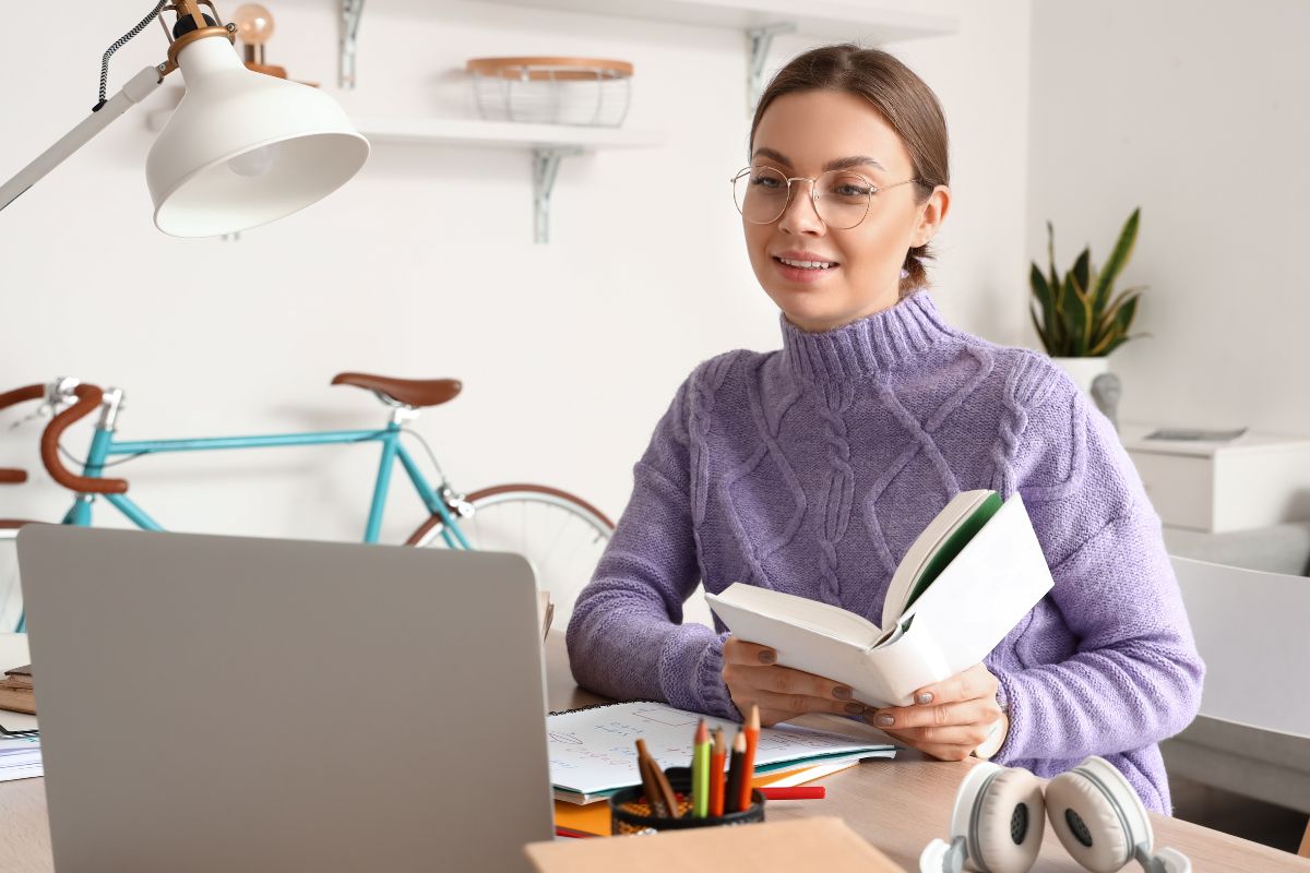 Picture of a woman teaching online classes.