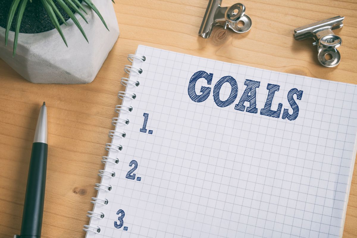 A notebook with goals wording.