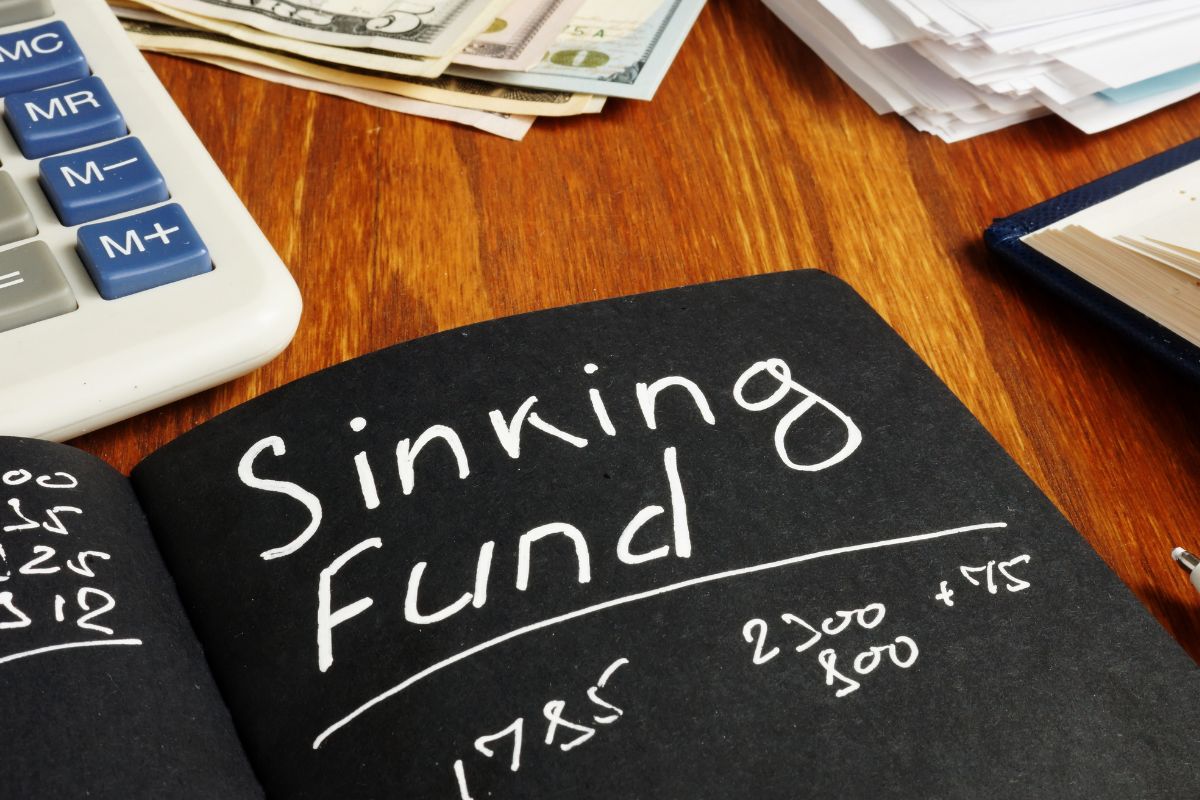 The photo shows a paper with sinking fund wording.