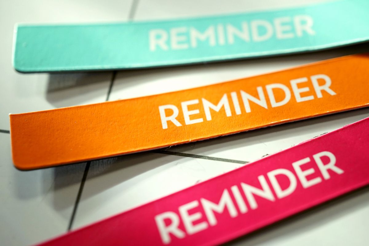 Photo of reminder notes.