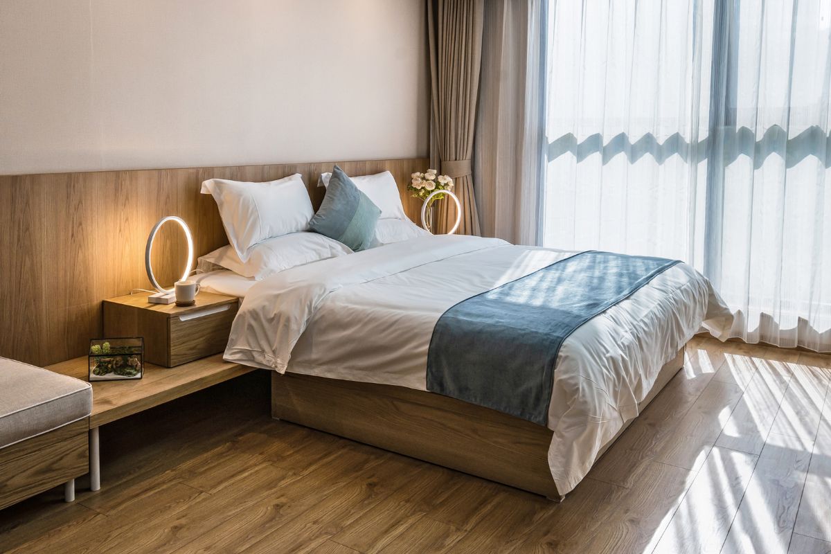 Image of a room for rent.