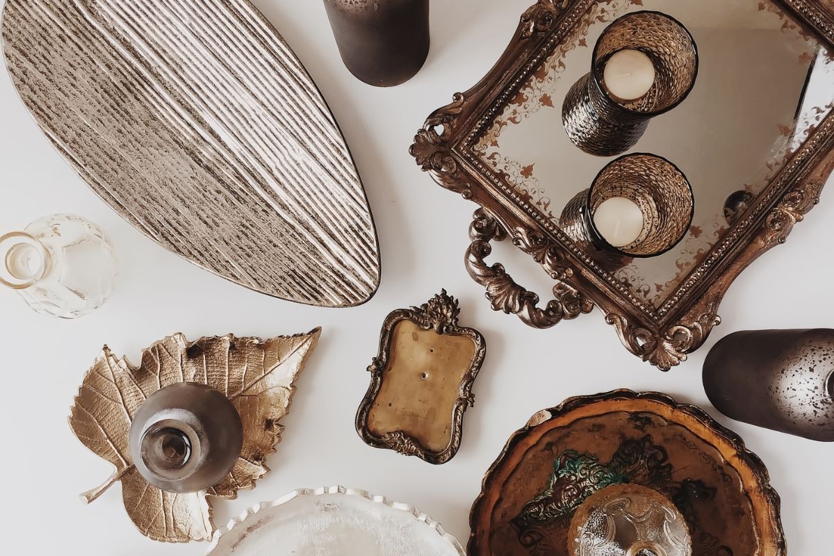 Photo of vintage items.
