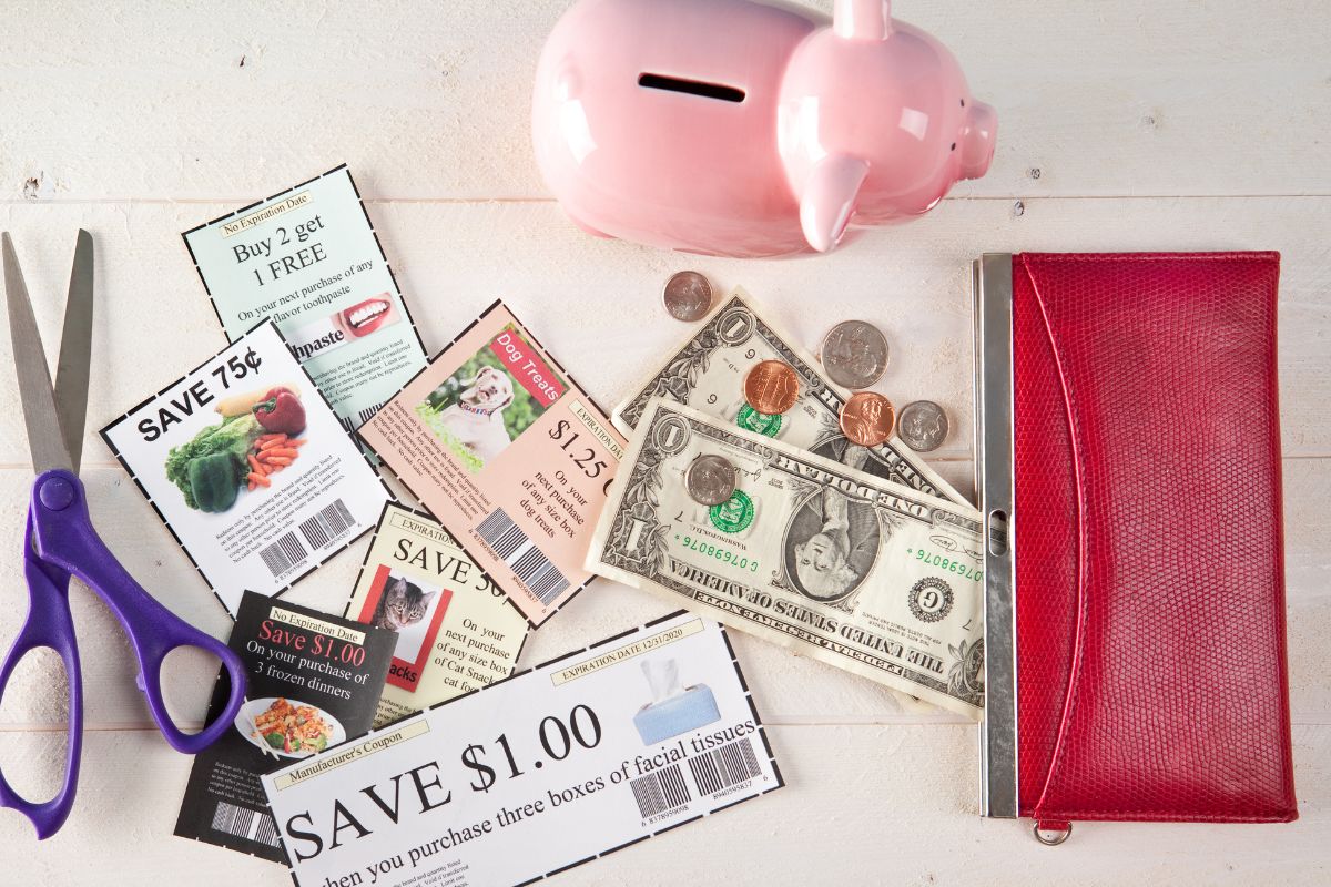 Image of coupons, a piggy bank, and a wallet.