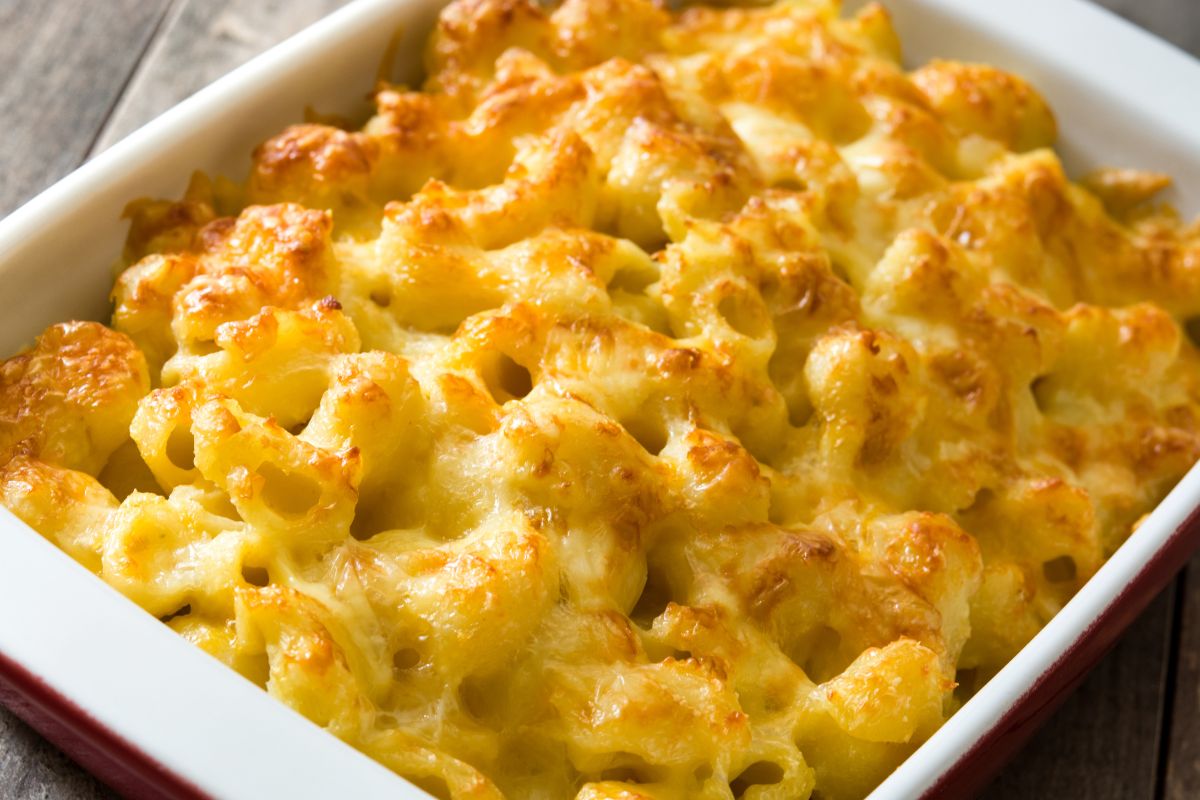Image of a macaroni with cheese on a plate.
