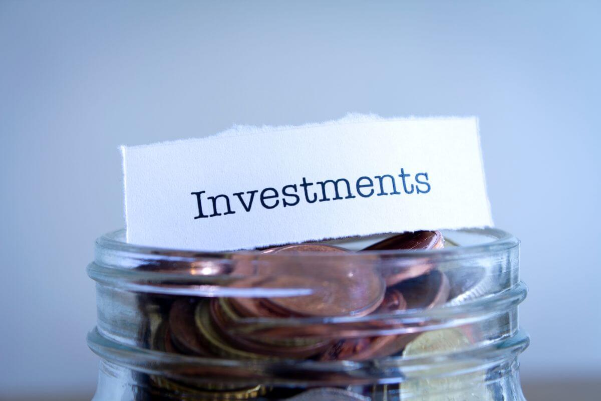 The image tells about a jar filled with coins and a piece of paper with a note indicating that developing multiple streams of income creates a more stable financial foundation and builds lasting wealth.