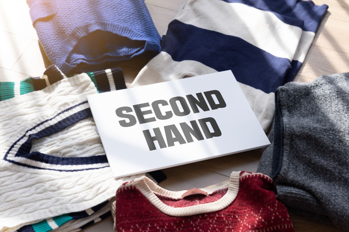 The photo shows second-hand clothes.