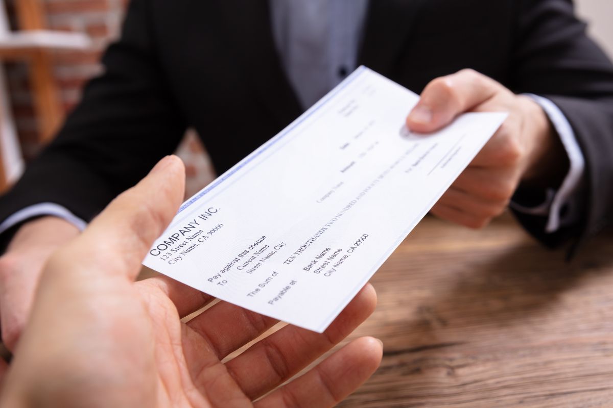 Picture of a paycheck.