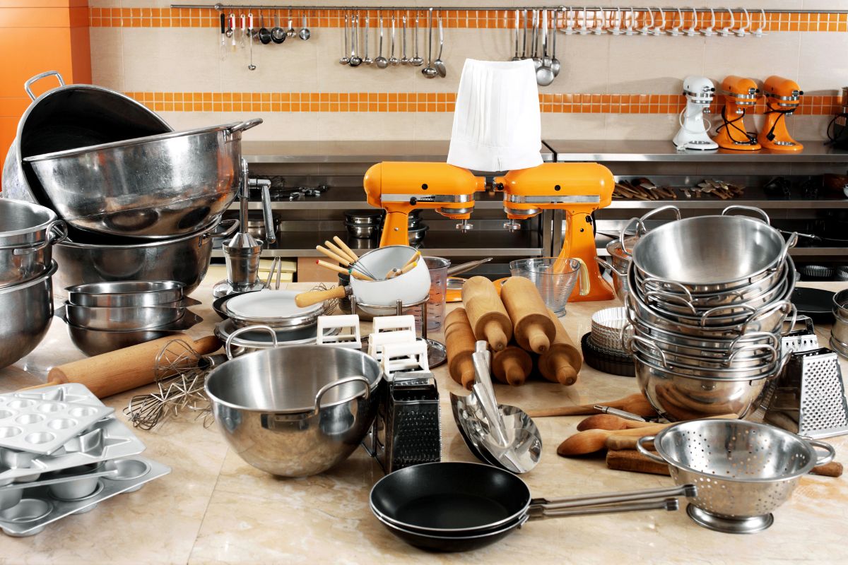 Picture of kitchen utensils.