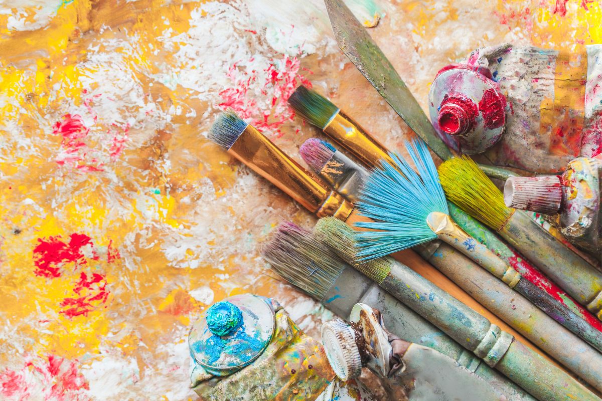 Photos of painting brushes.