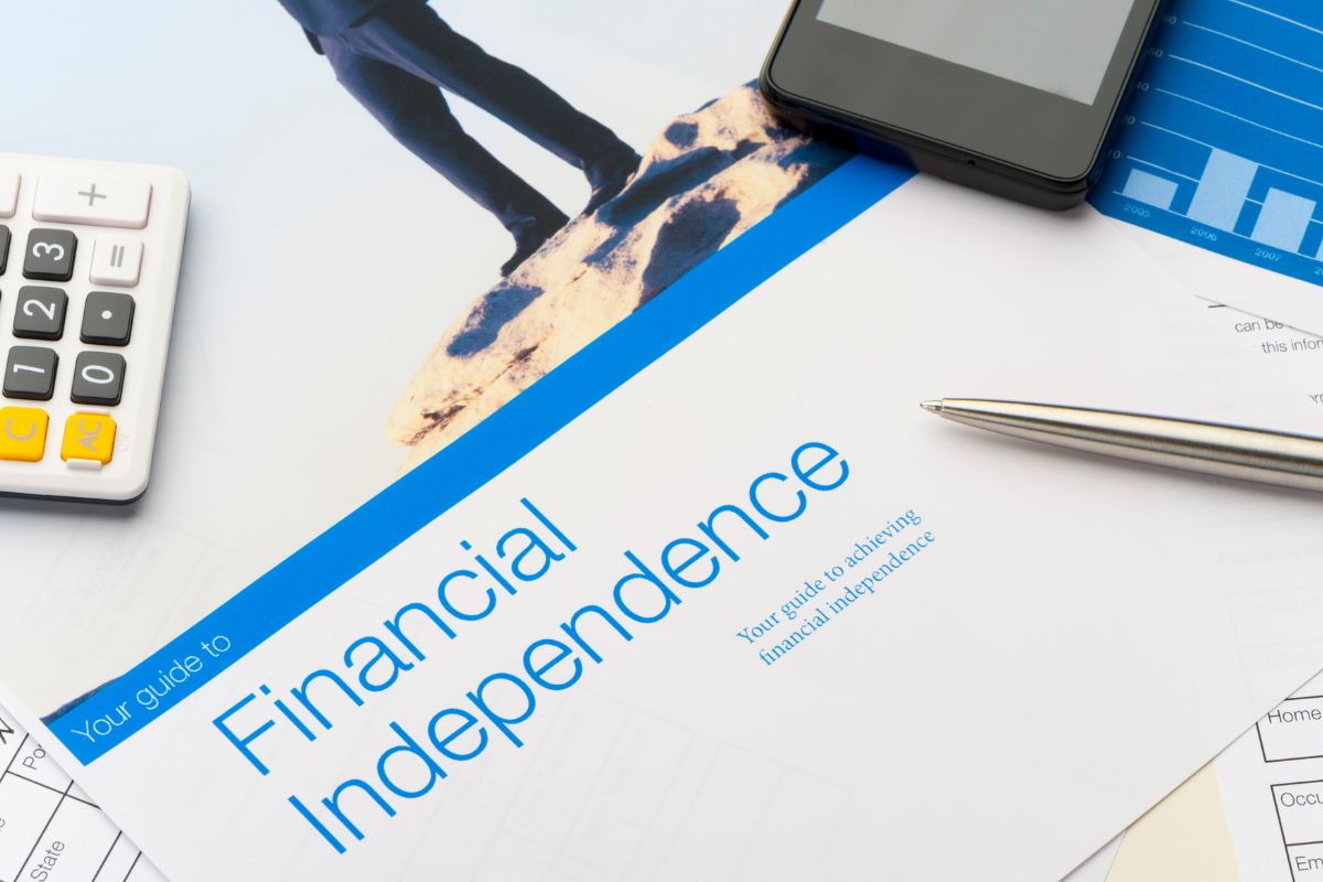 Picture of paper with financial independence wording.