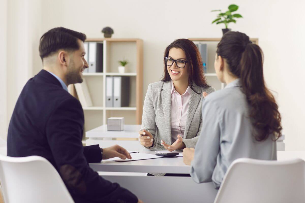 The picture shows couples and an advisor talking together which means an advisor who provides education or resources to help you understand your finances better.