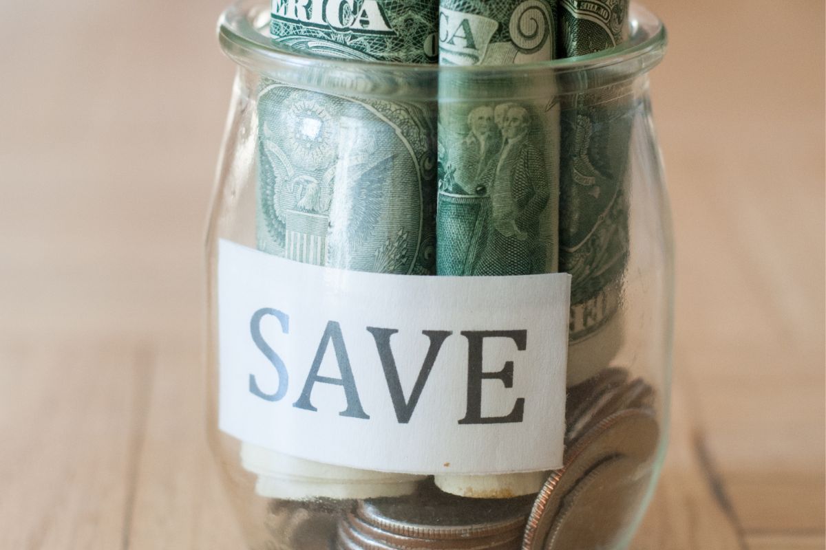 Image of a jar with money savings.
