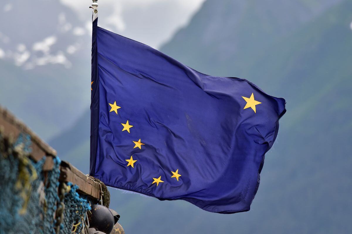 The image tells about Alaska's flag referring to they offer retirees a tax-friendly haven with no state income or sales tax.