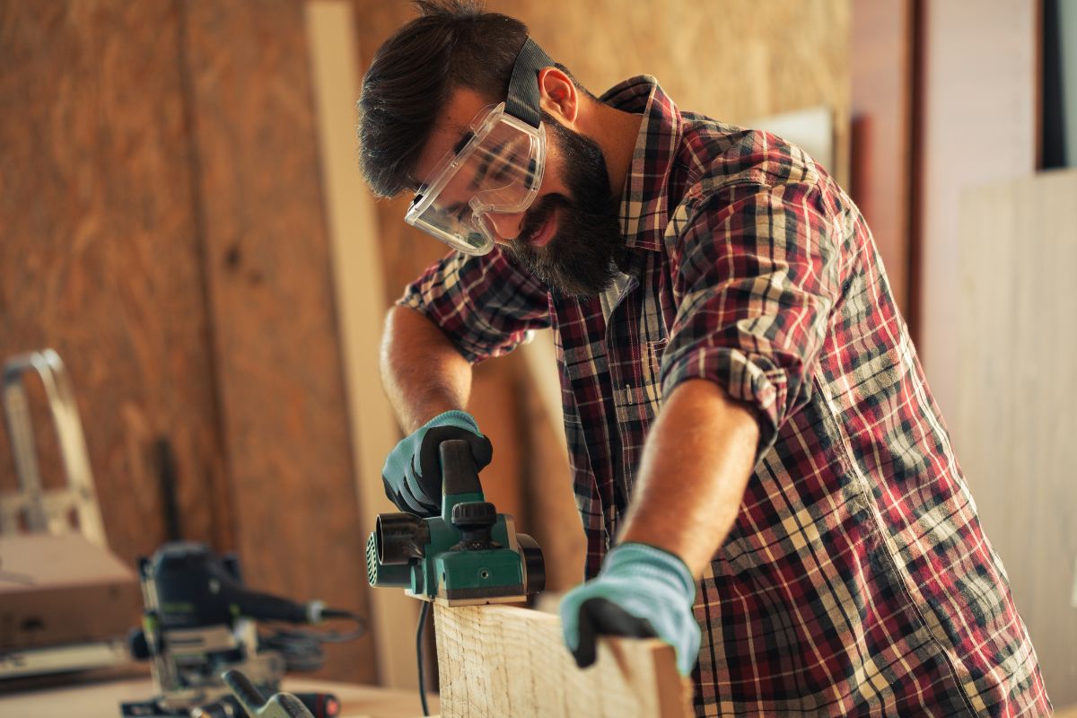 Photo of a carpenter.