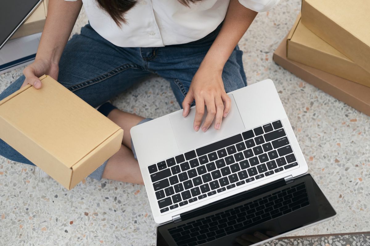 Picture of an online seller.