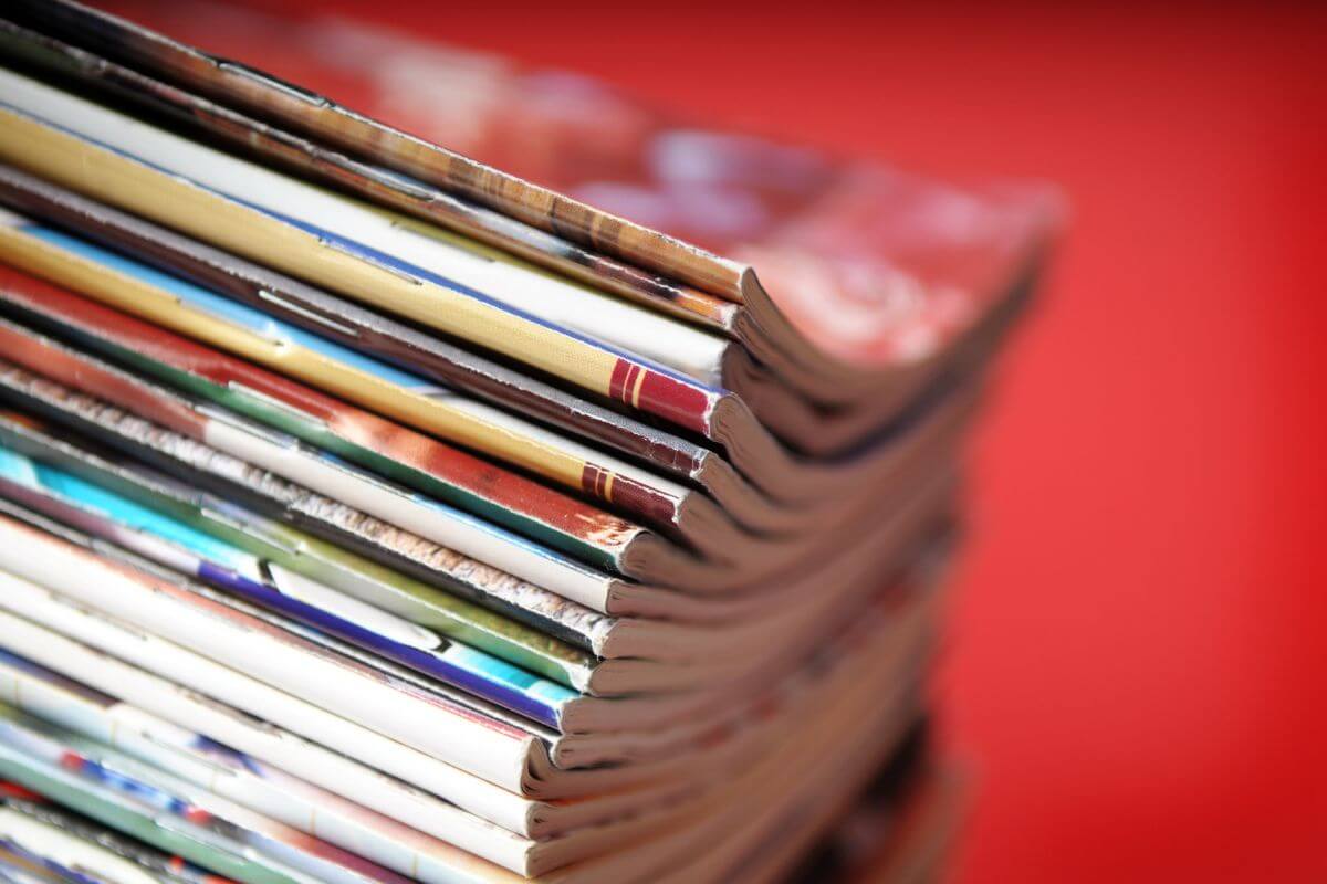 The photo shows that old magazines can quickly become clutter, so recycle the ones you’re not keeping to clear space and make your home feel more open.