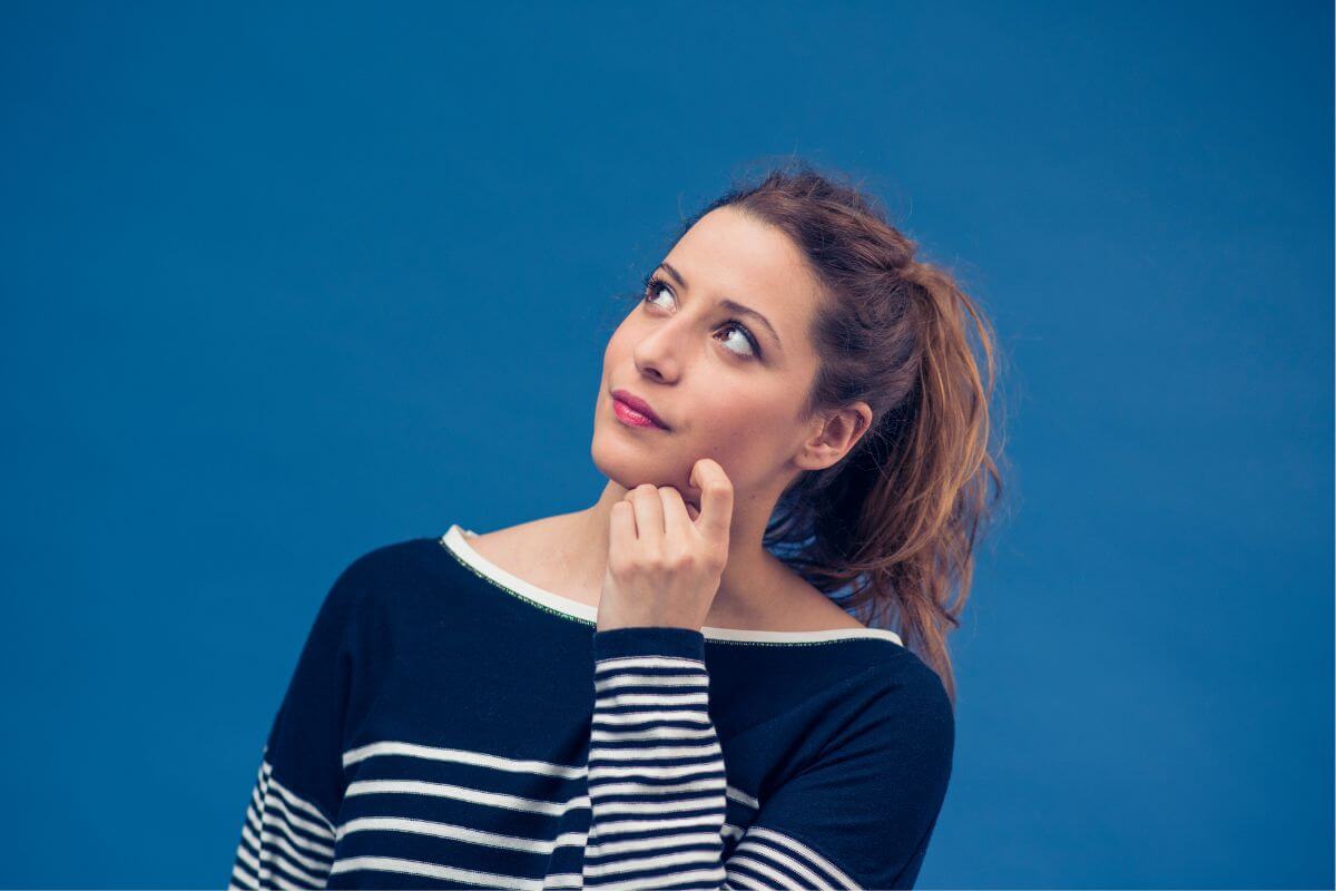 The photo tells about a girl thinking while looking upward which means thinking about the perspective on the tipping culture helps you decide what feels right and how to approach it in your daily life.