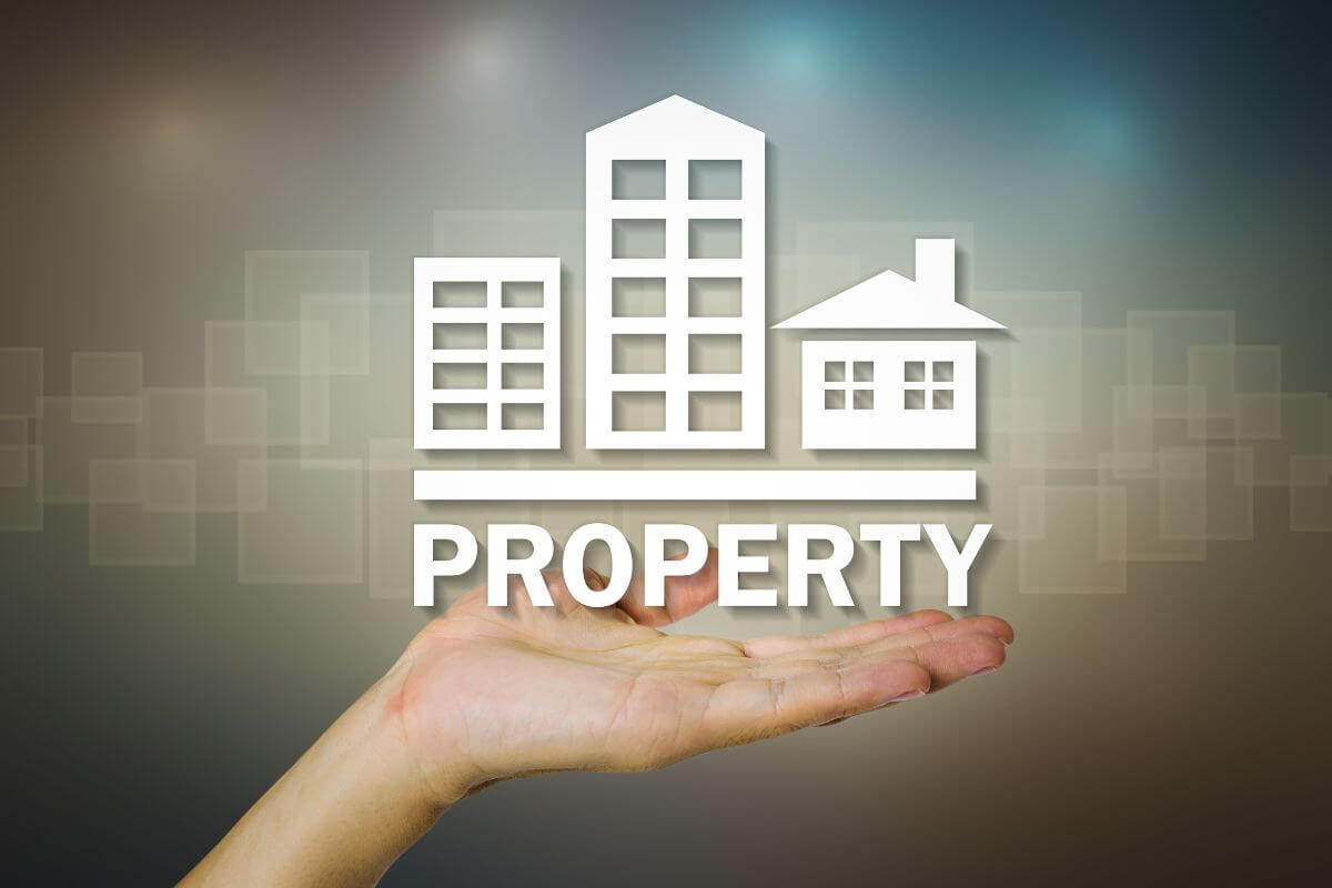 The picture shows a girl's hand showing the visual house and note indicating to include instructions for any jointly owned property helps avoid complications and ensures your wished are carried out. 