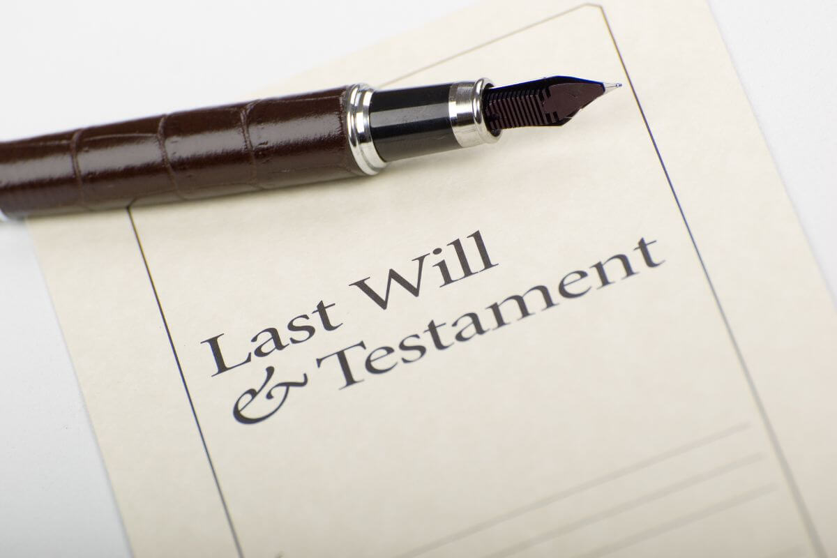 The picture tells about a pen and a piece of paper with notes which means regularly updating the will to reflect life changes and ensure that your estate plan stays in line with your wishes and as life evolves.
