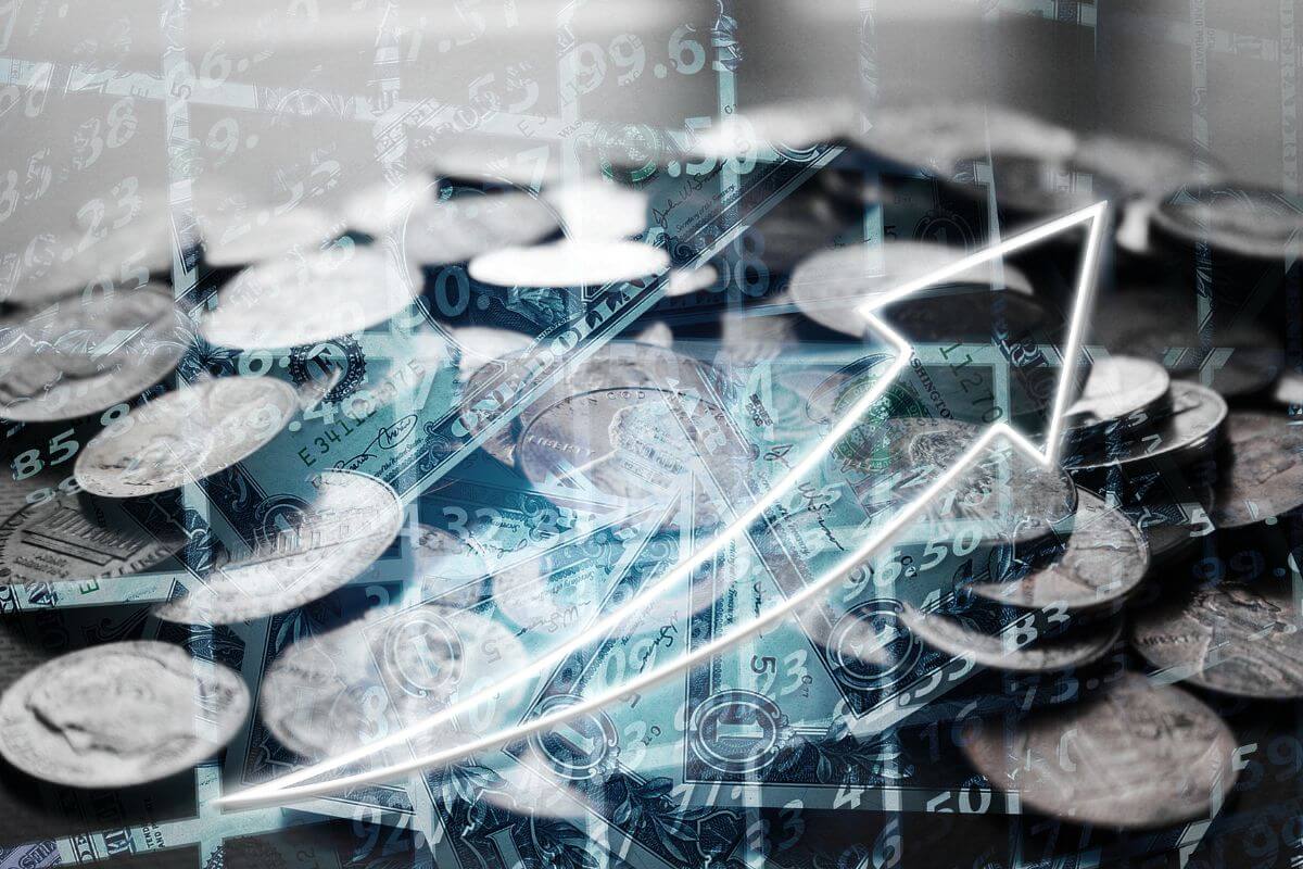 The photo of coins, dollar bills, and visuals with arrows and numbers means to begin with small to build confidence and prepare you for bigger investment decisions in the future.