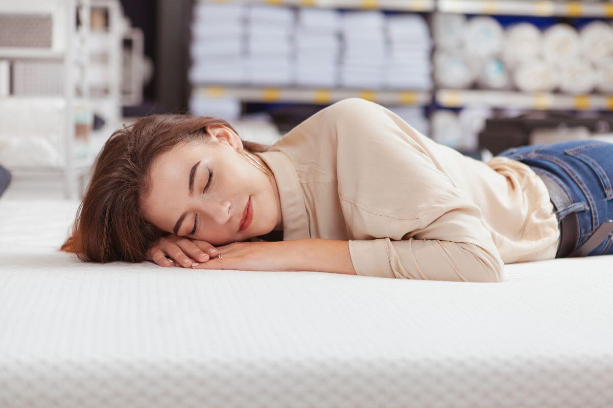 The image tells about the towels on the shelve and a girl lying on the bed referring to test sleepers for mattresses often flexible scheduling and decent pay.