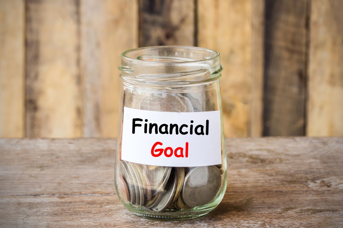 Image of a jar with financial goal savings.