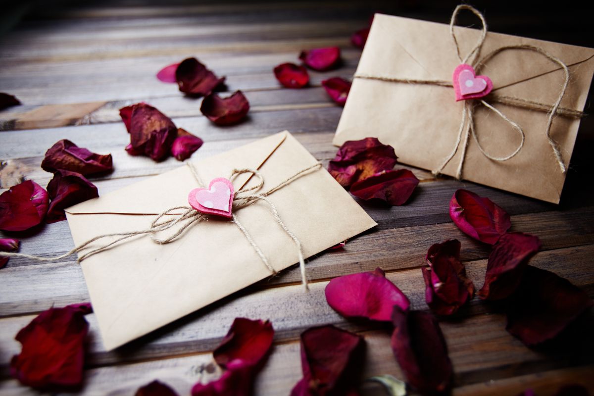 Image of love letters.