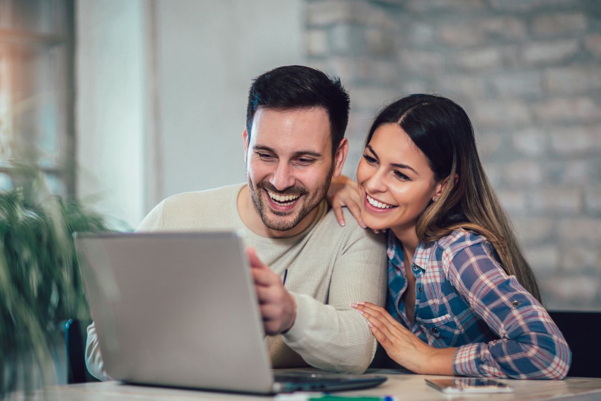 Picture of a couple taking workout classes online.