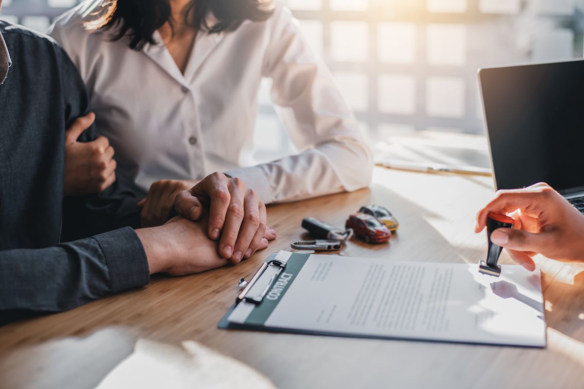 The photo shows a couple consulting with their financial advisor.
