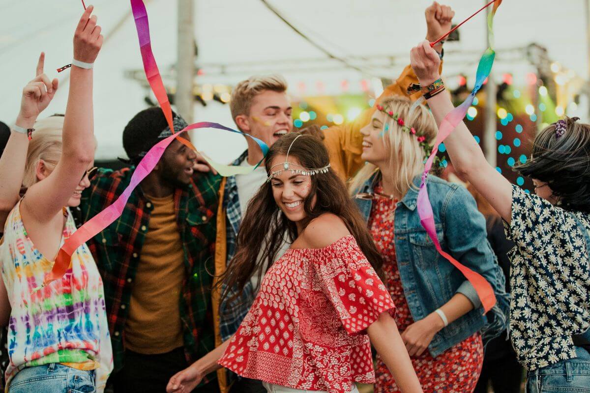 The photo tells about a group of people enjoying the vibes together referring to finding free or low-cost alternatives for entertainment can make saving money feel less restrictive.
