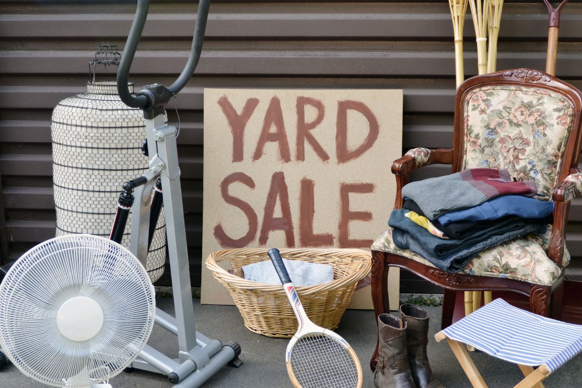 Picture of unused items at a yard sale.