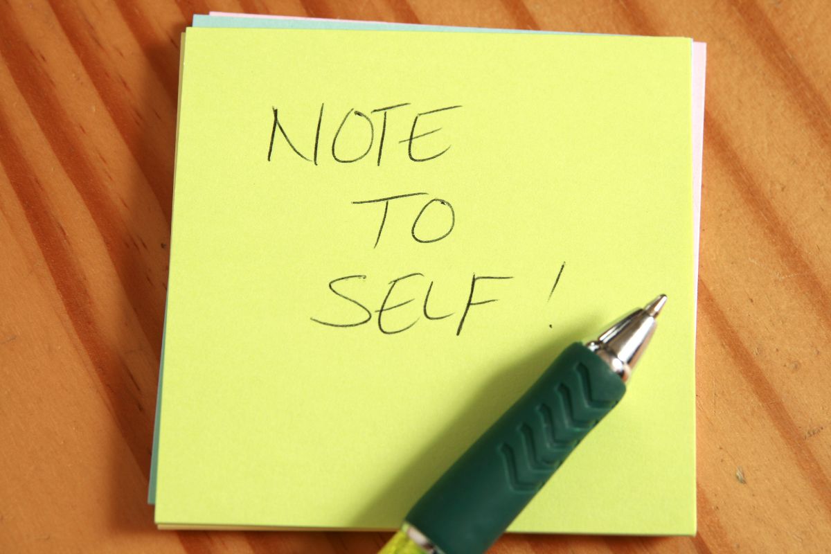 The image tells about a pen and paper with notes to remind yourself daily that credit is a tool and focus on using credit wisely to avoid financial drain and boost your credit score.