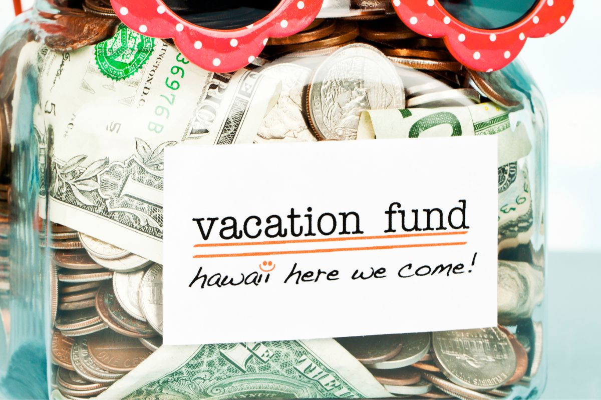 A foto mostra economias para férias divertidas.