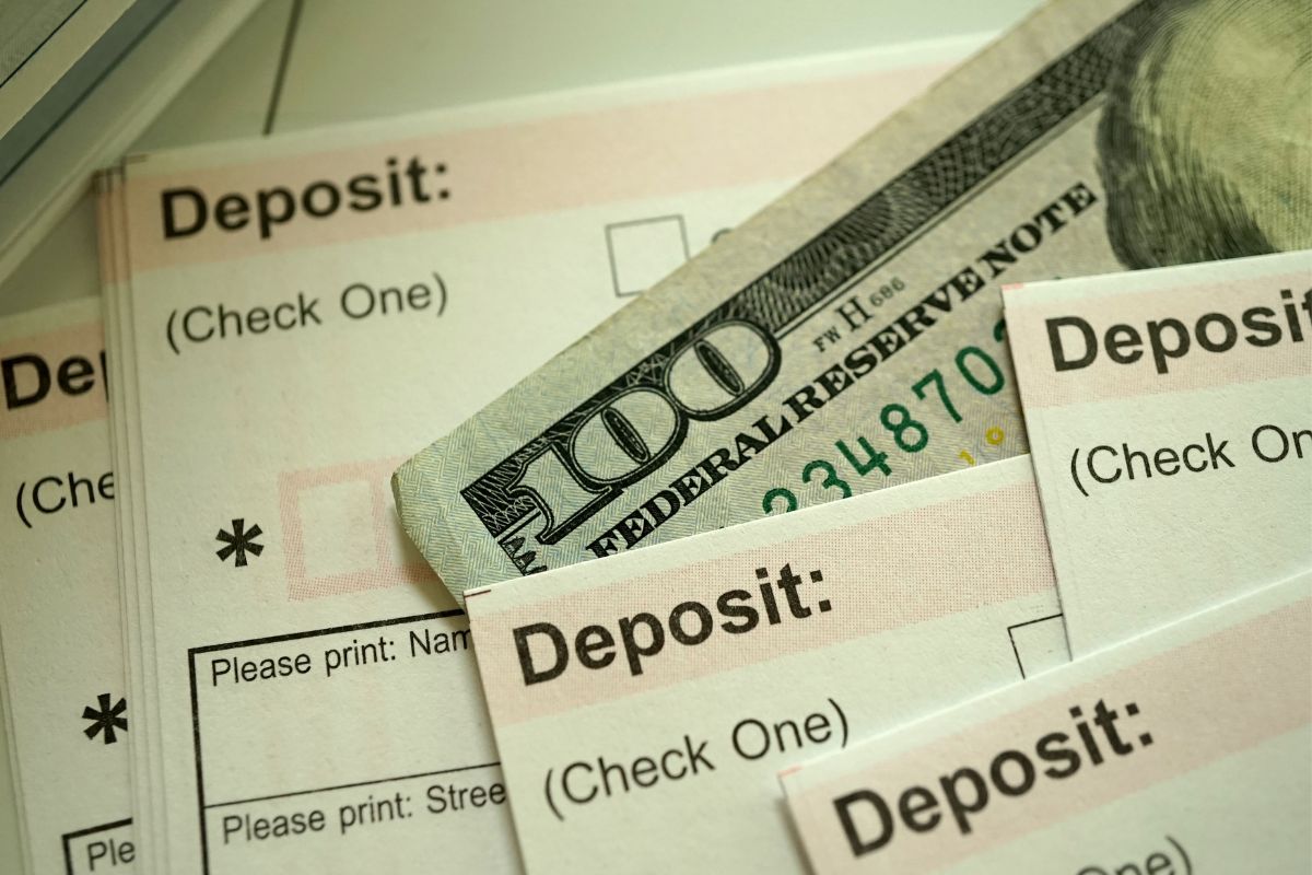 The photo shows money and deposit forms.
